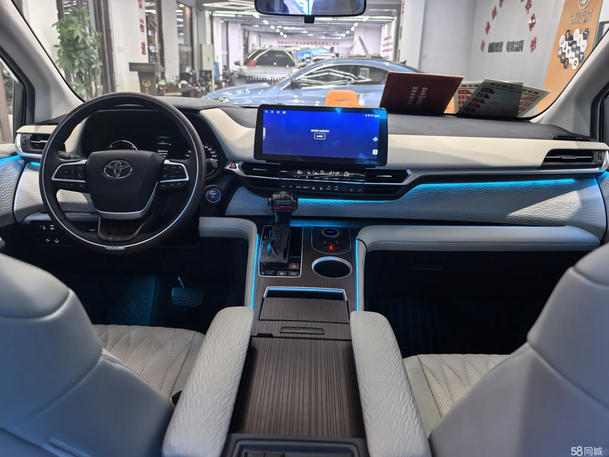 Toyota Granvia 2023 immagine di auto #11