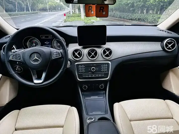 Mercedes-Benz GLA Class 2015 car image #11