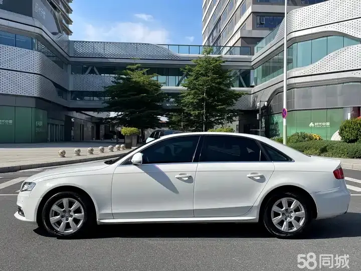 Audi A4 2010 car image #11