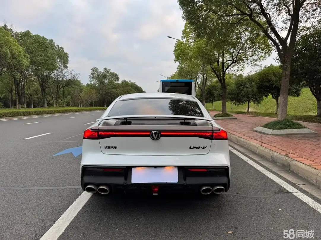 Changan UNI-V 2023 صورة سيارة #11