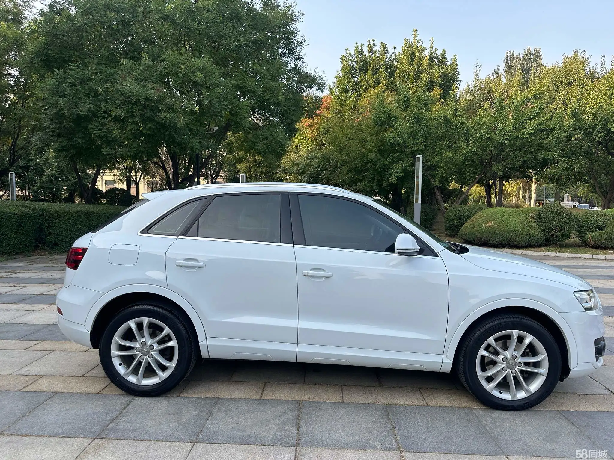 Audi Q3 2015 car image #11