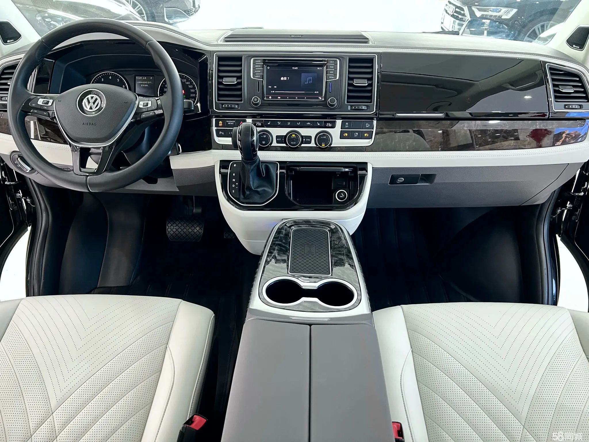 Volkswagen Multivan 2019 #11 Volkswagen Multivan 2019 imagem de carro #11