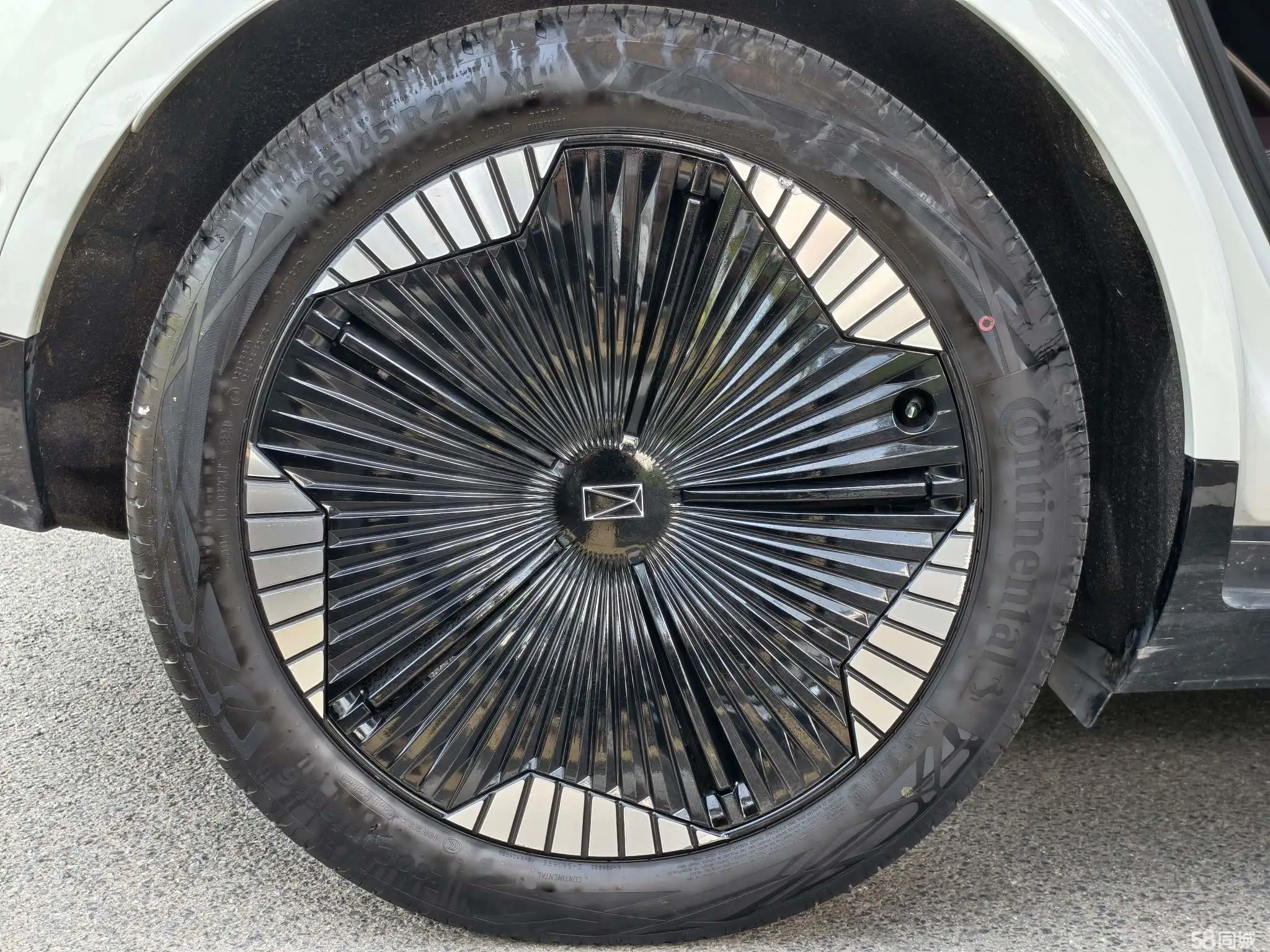 Avatr 11 2024 car image #11