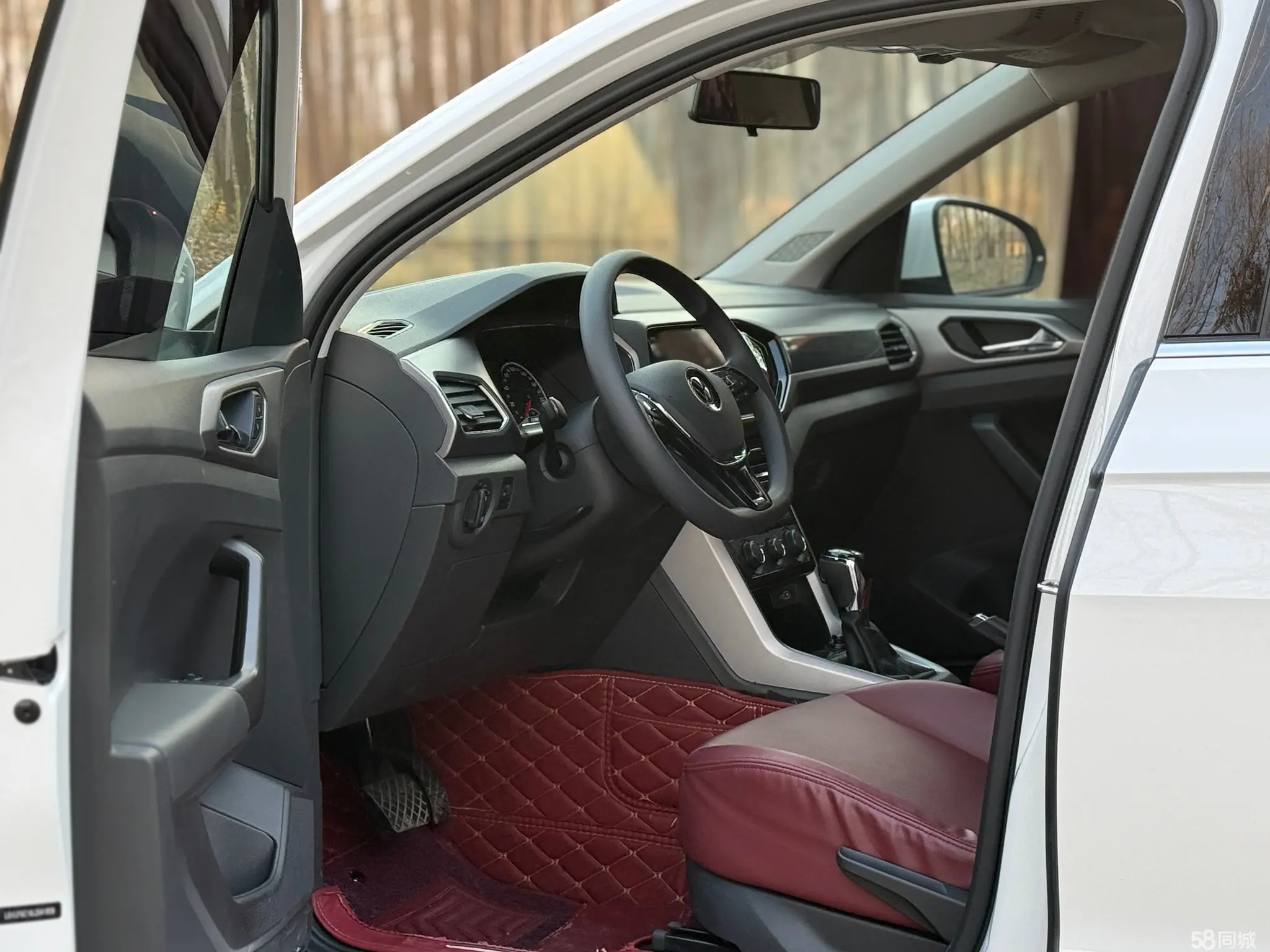 Volkswagen T-Cross 2021 car image #11