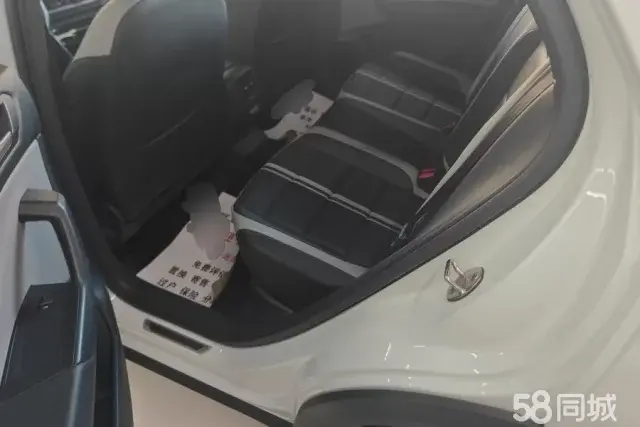 Volkswagen T-Roc 2023 car image #11