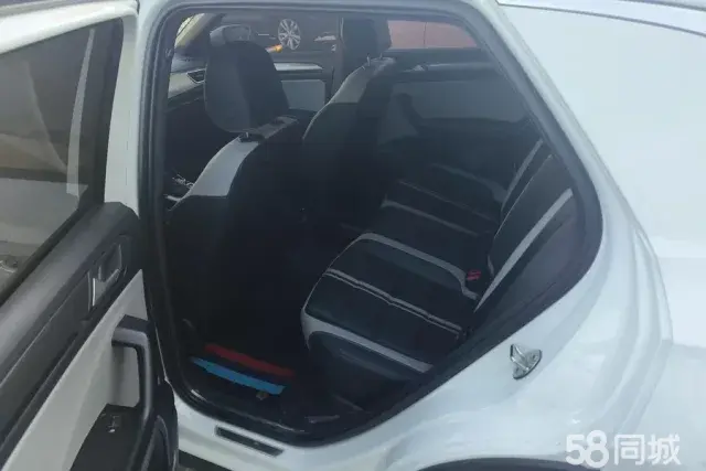 Volkswagen T-Roc 2024 car image #11