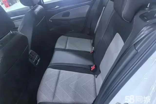 Volkswagen Golf 2024 car image #11