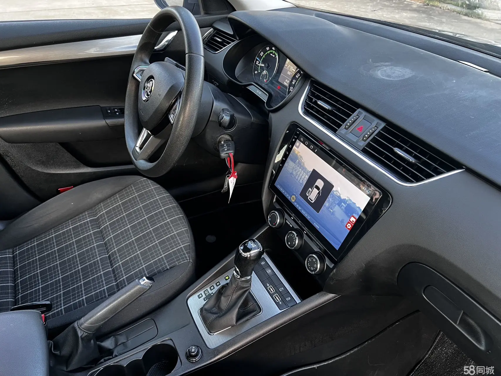 Skoda Octavia 2019 car image #11