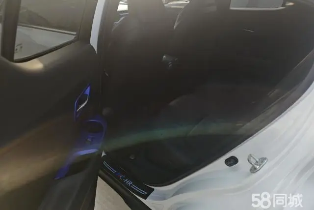 Toyota C-HR 2022 car image #11