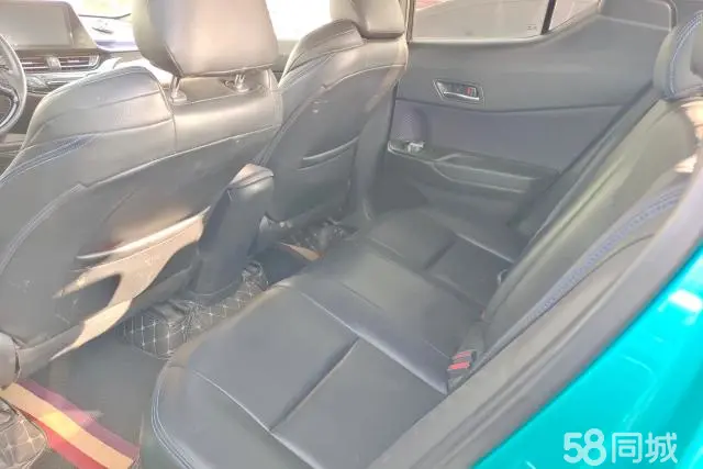 Toyota C-HR 2018 immagine di auto #11