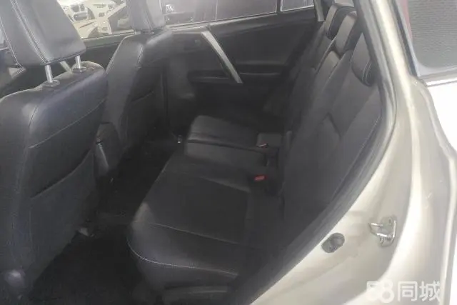 Toyota RAV4 2018 car image #11