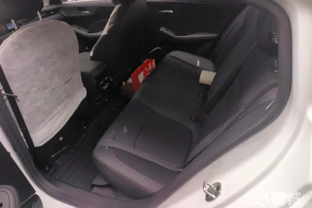 Roewe i5 2025 car image #11