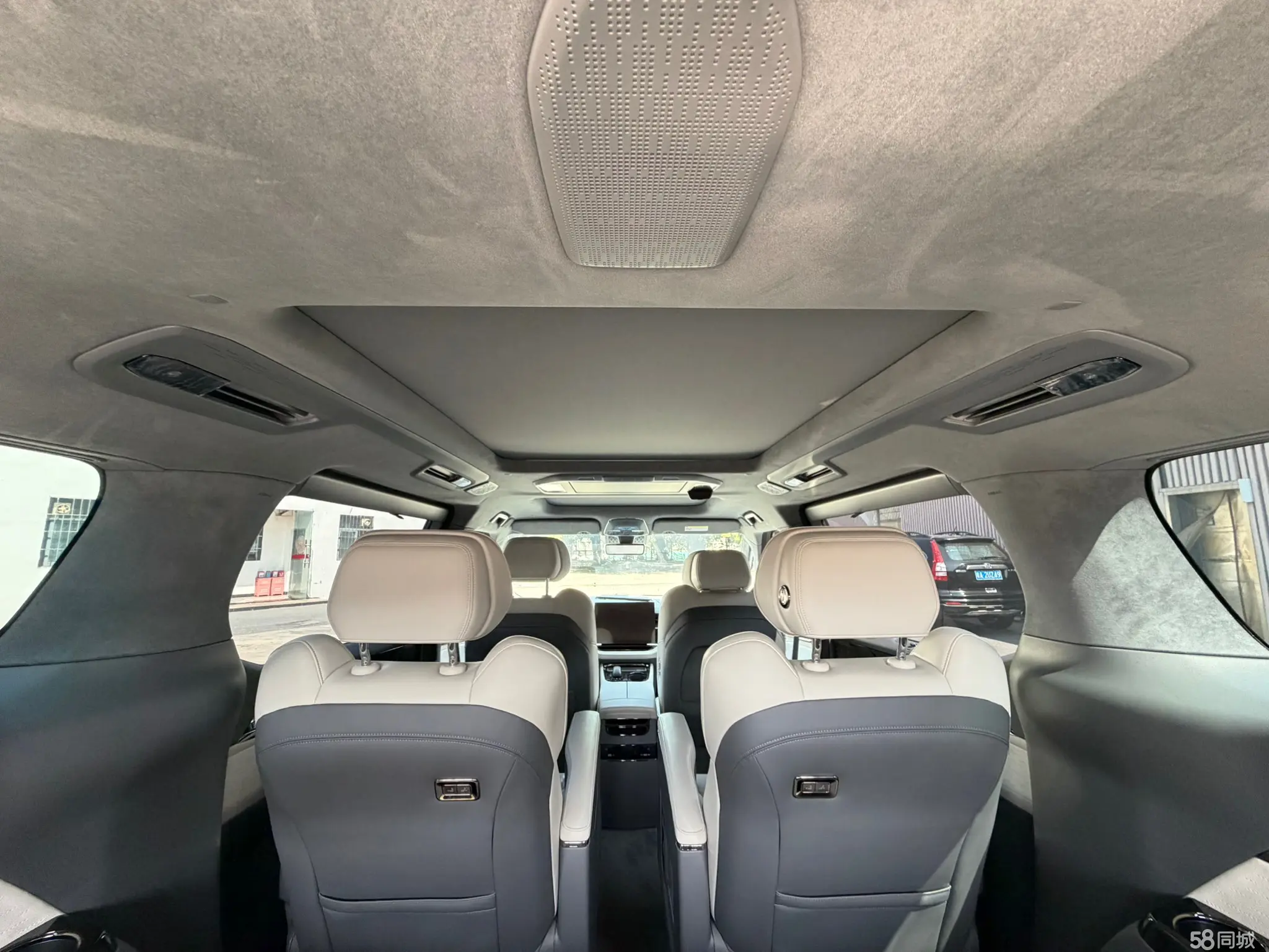 极氪 极氪009 2024 汽车图片 #11