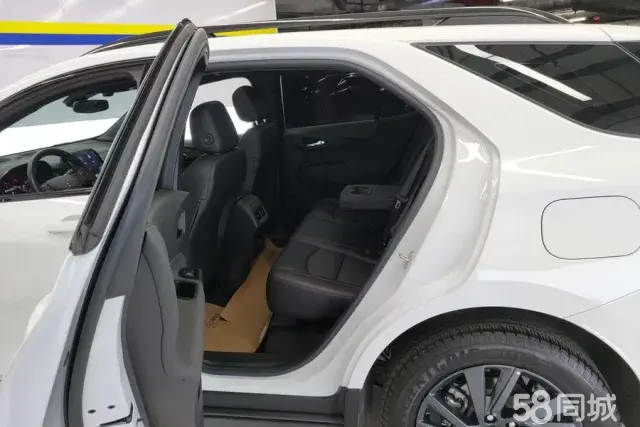 Chevrolet Equinox 2023 car image #11