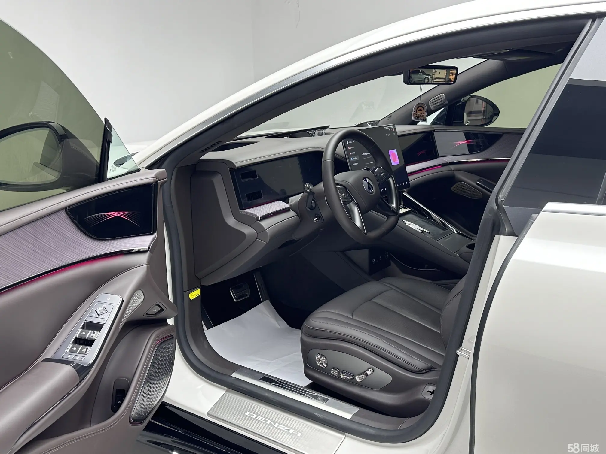 Denza Z9 2024 car image #11