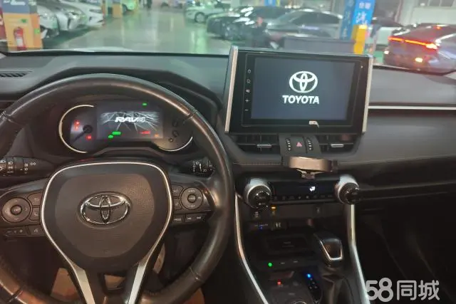 Toyota RAV4 2021 car image #11
