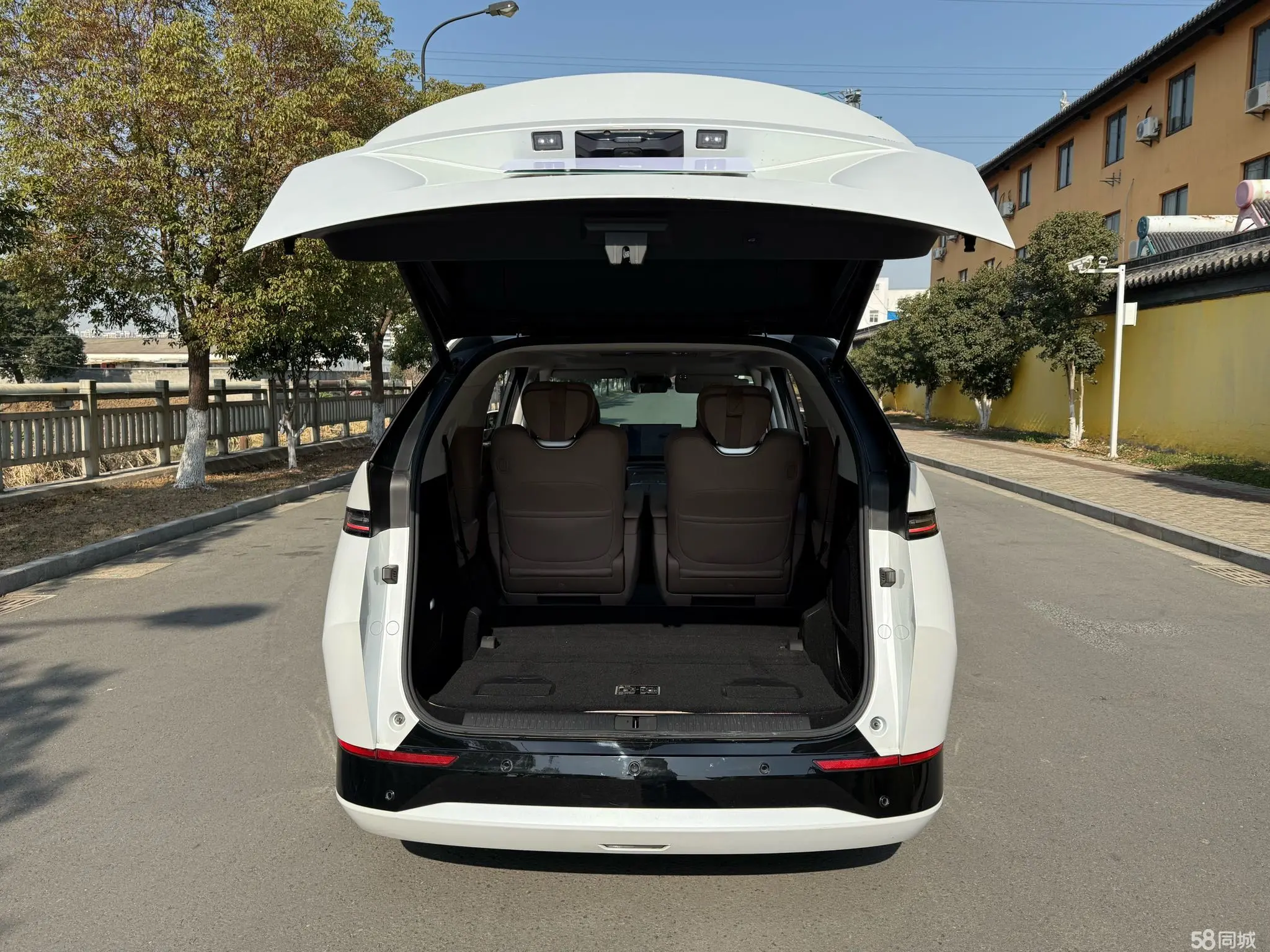 小鹏 小鹏X9 2024 汽车图片 #11