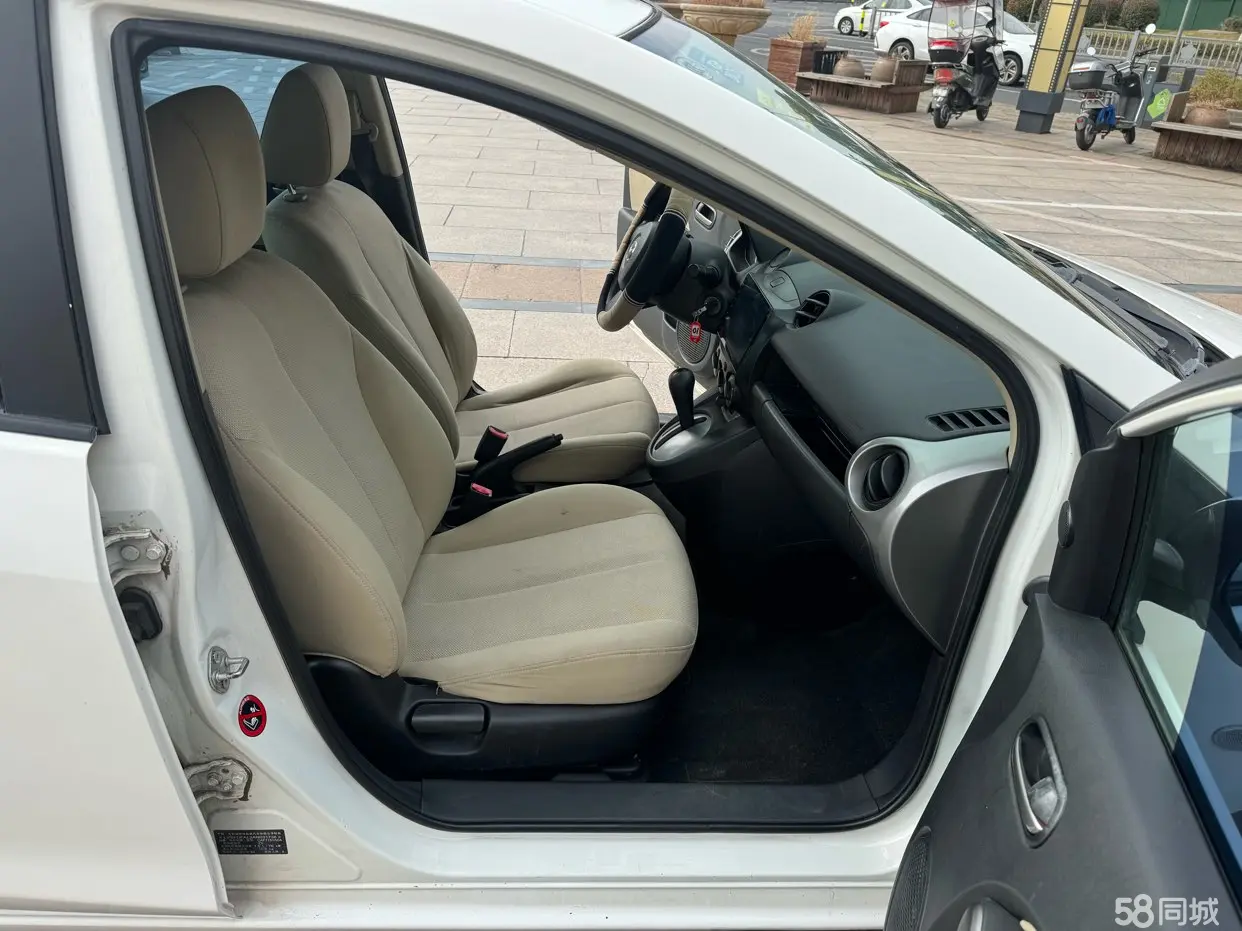 Mazda 2 2010 image de voiture #11