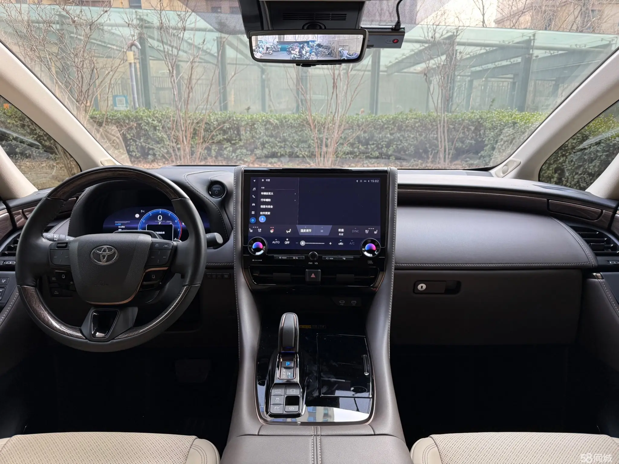 Toyota Alphard 2024 car image #11