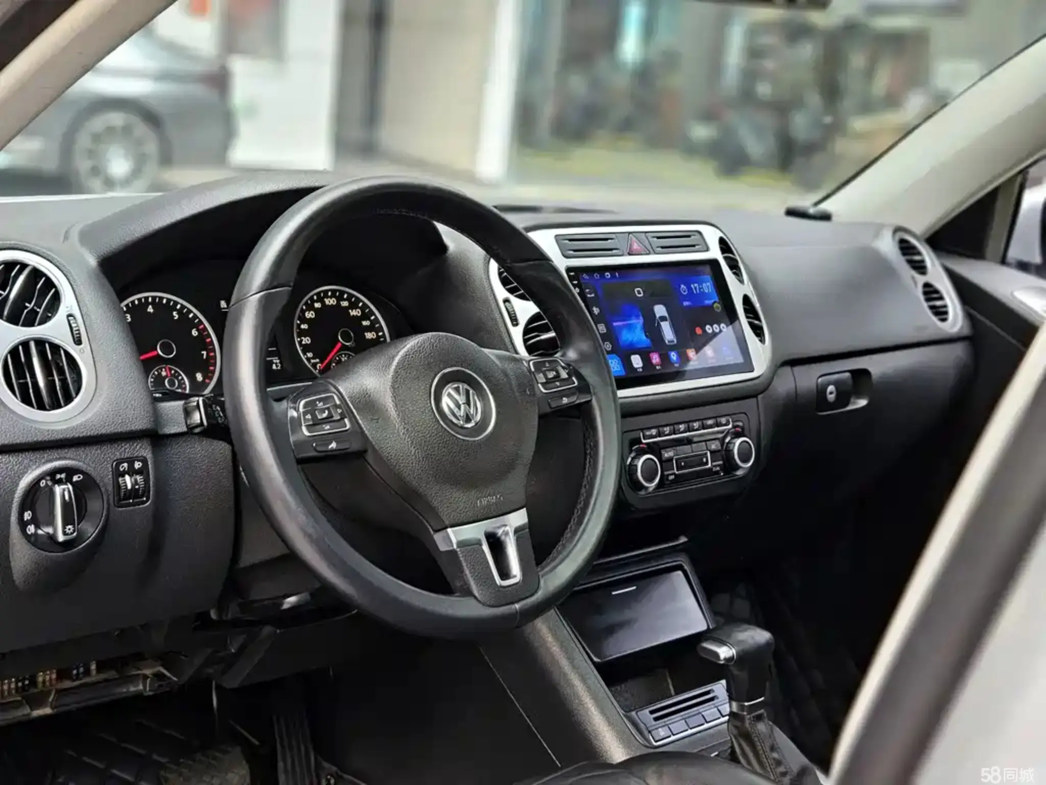 Volkswagen Tiguan 2011 #11 Volkswagen Tiguan 2011 car image #11