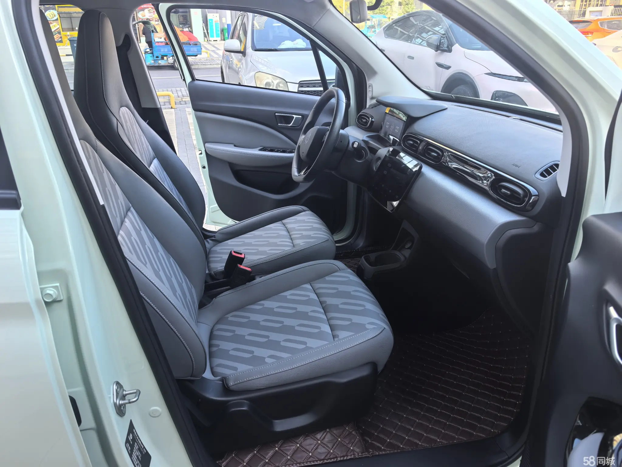 零跑汽车 零跑T03 2024 汽车图片 #11