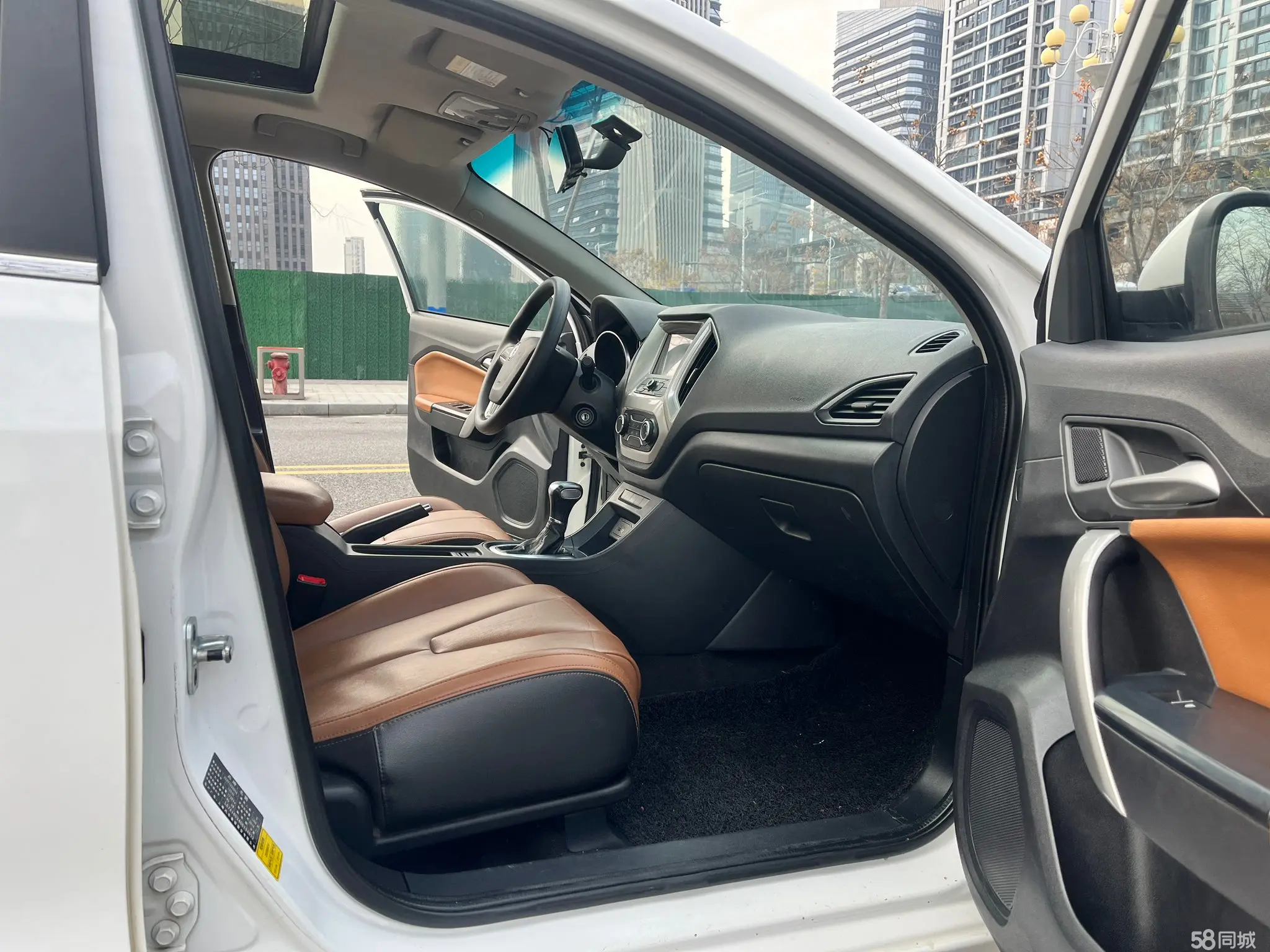 MG GT 2017 car image #11