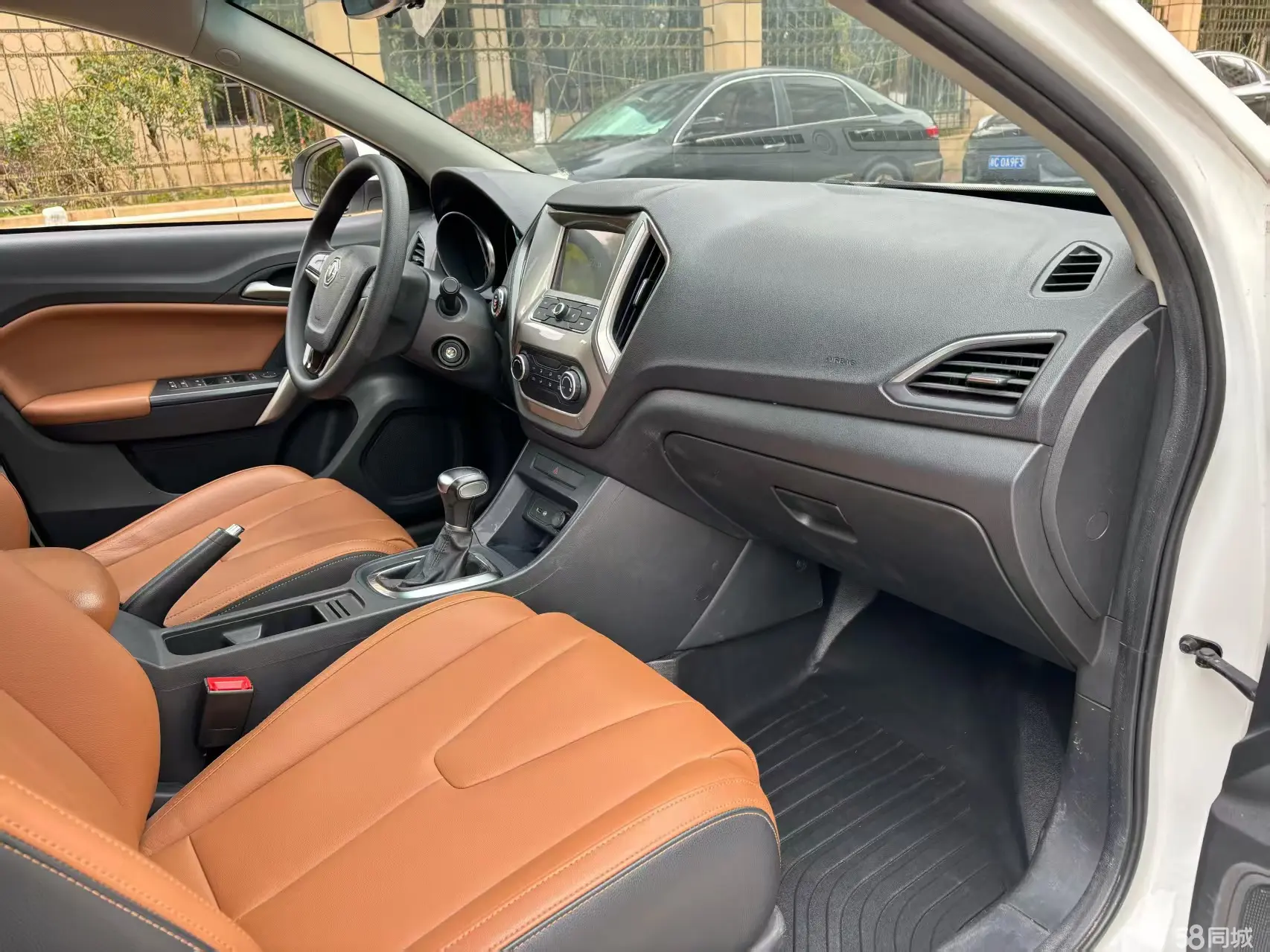 MG GT 2017 car image #11