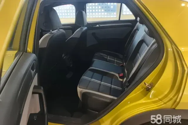 Volkswagen T-Roc 2023 car image #11