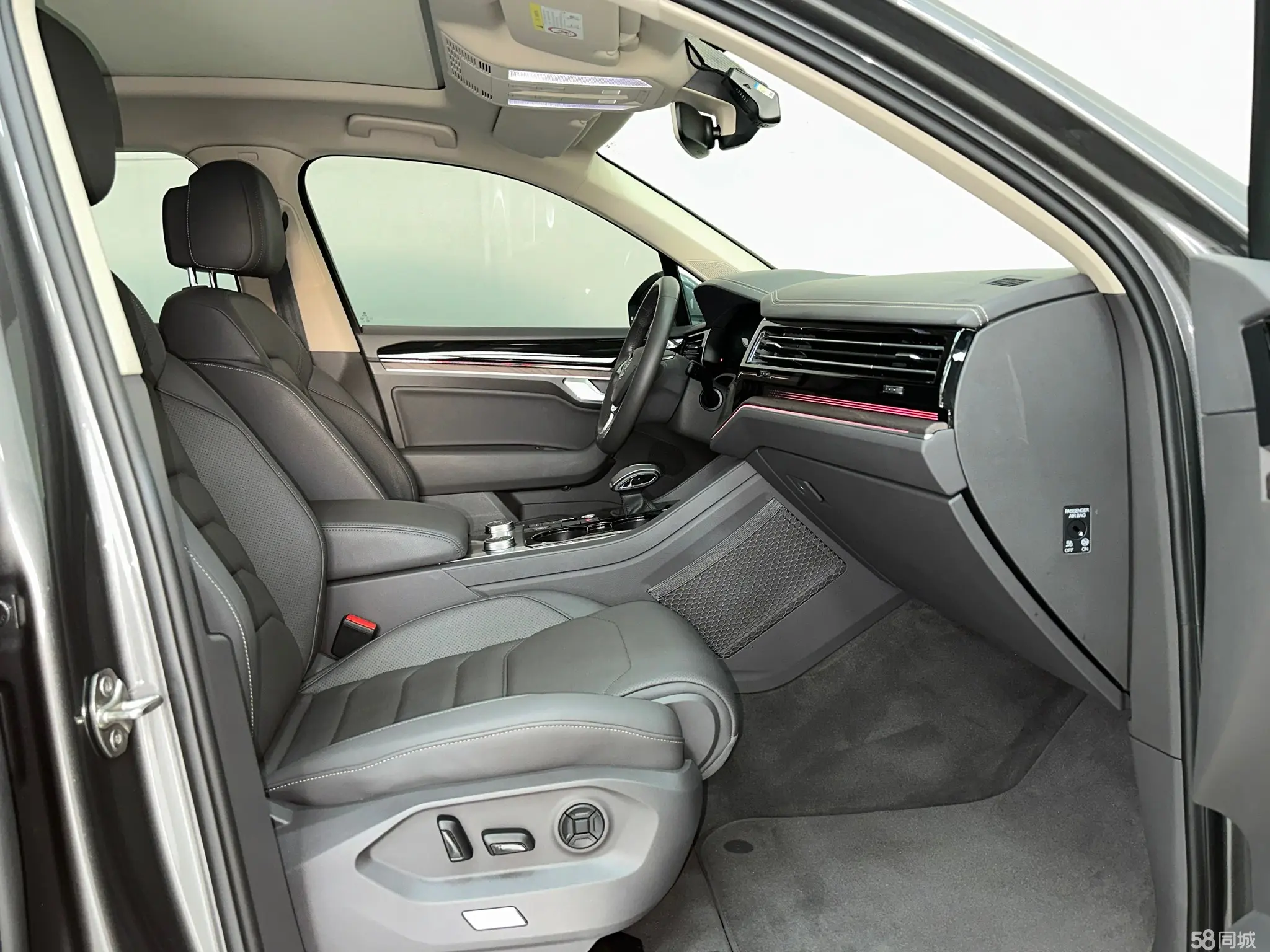 Volkswagen Touareg 2020 car image #11