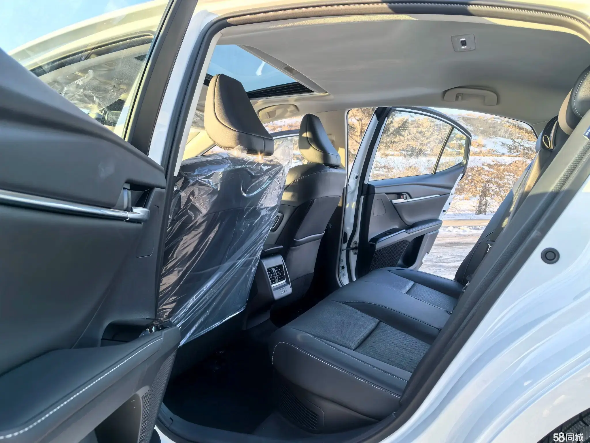 Toyota Camry 2025 immagine di auto #11