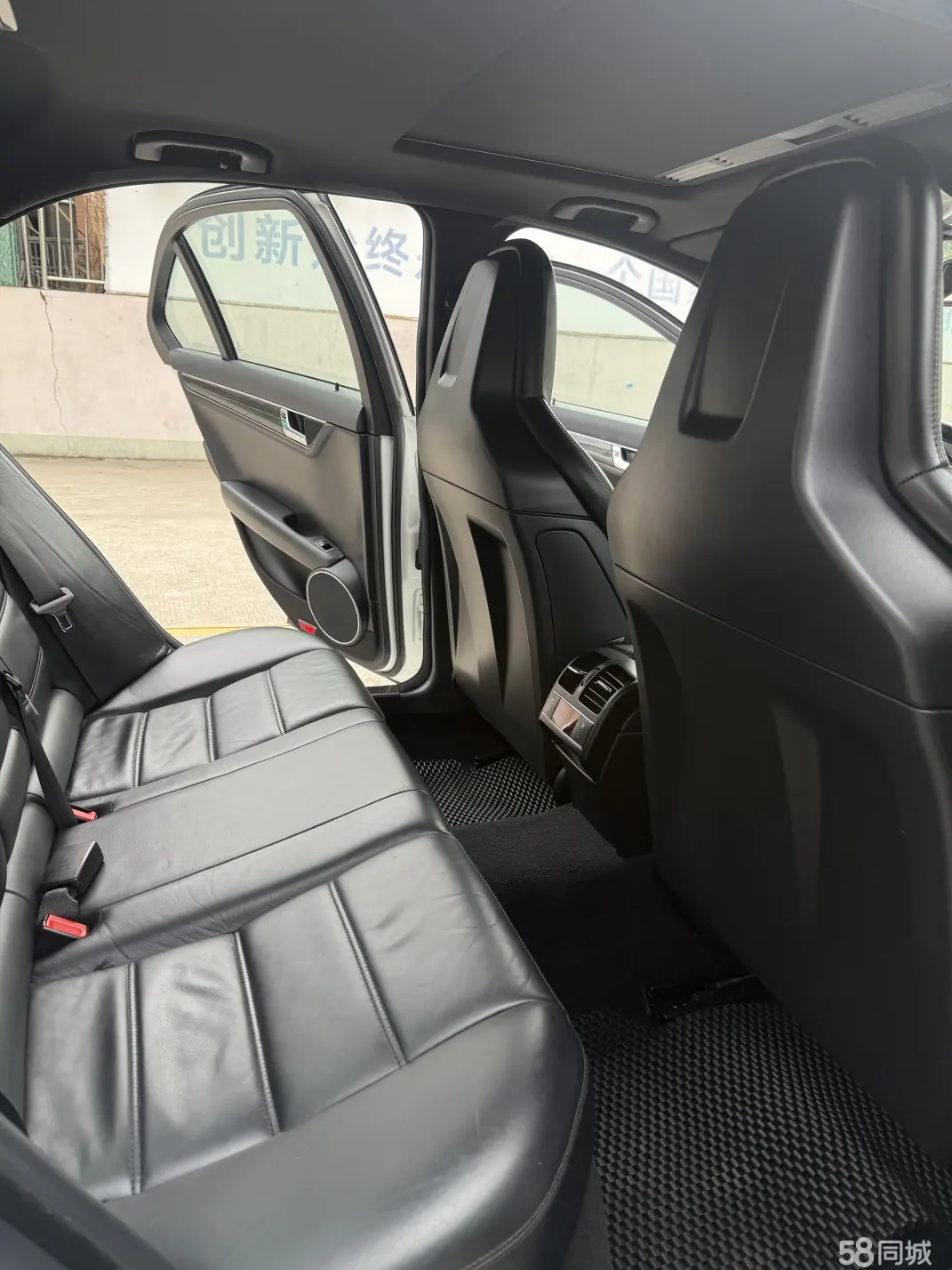 Mercedes-Benz C AMG 2011 car image #11