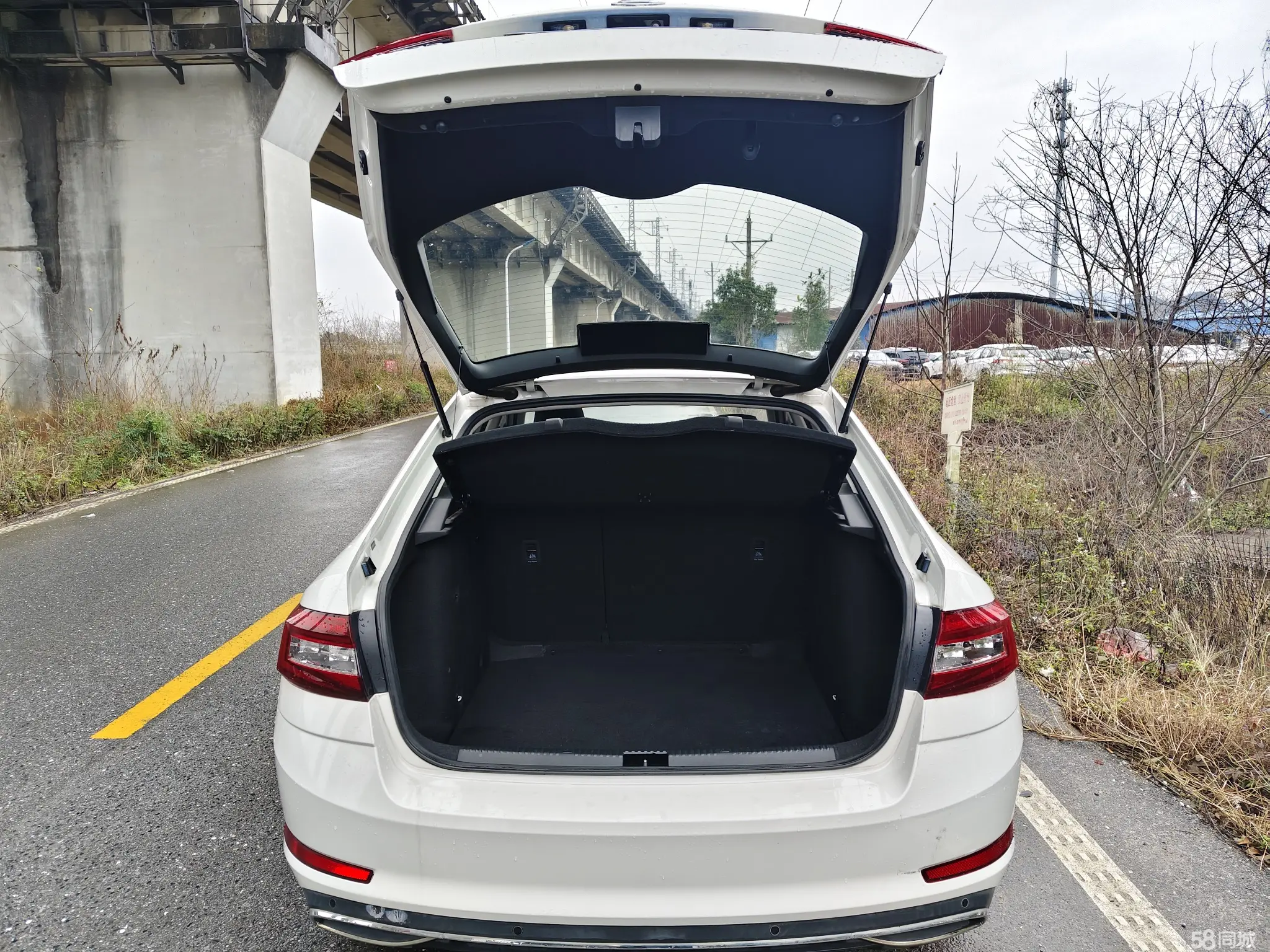 Skoda Octavia 2018 car image #11