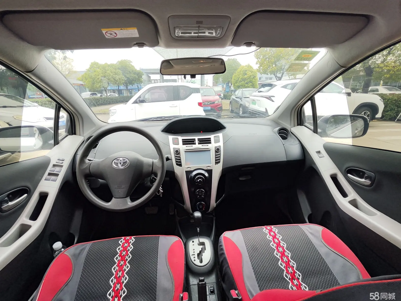 Toyota Yaris 2011 car image #11