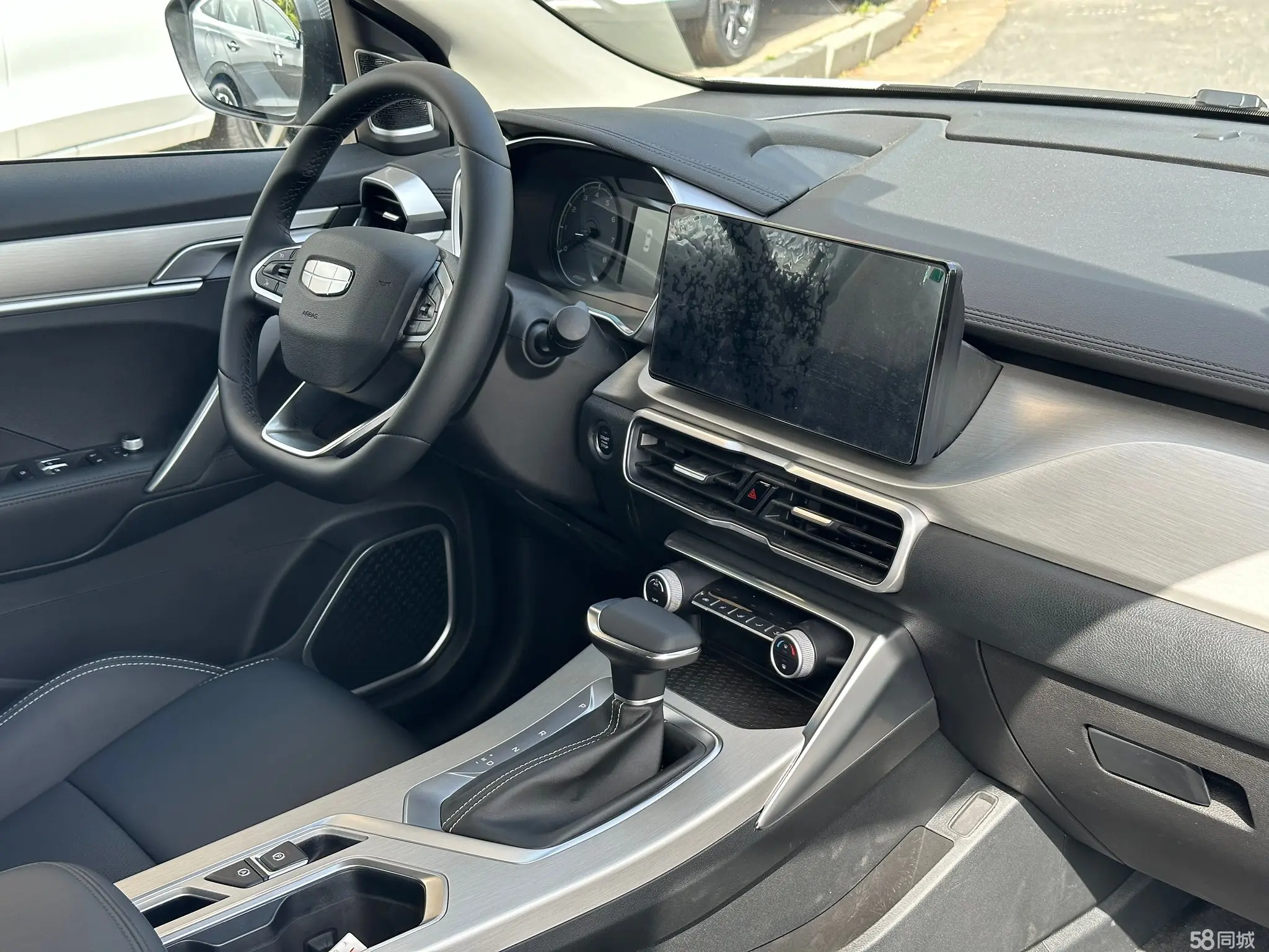 GEELY Coolray 2025 صورة سيارة #11