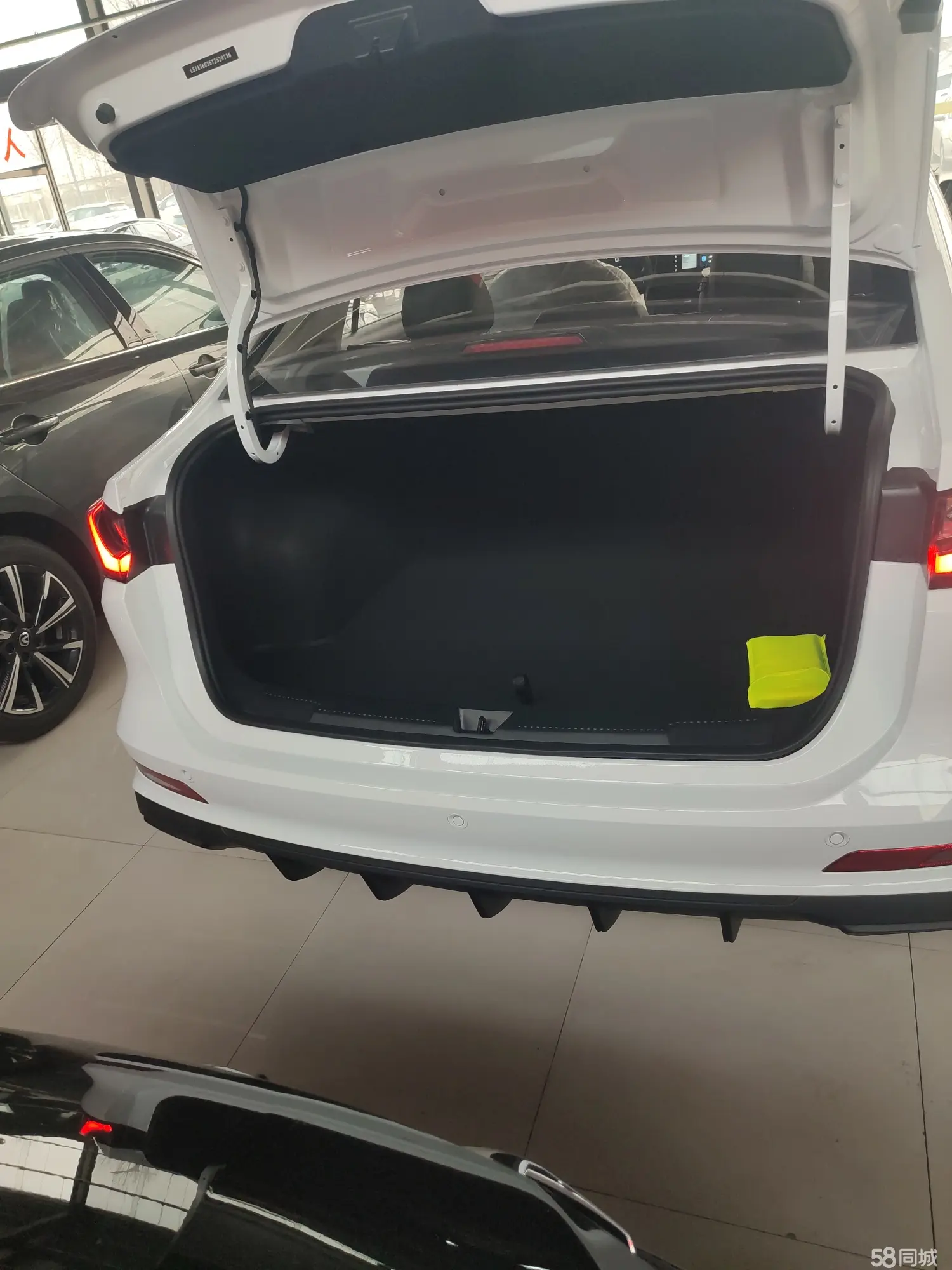 Roewe i5 2026 car image #11