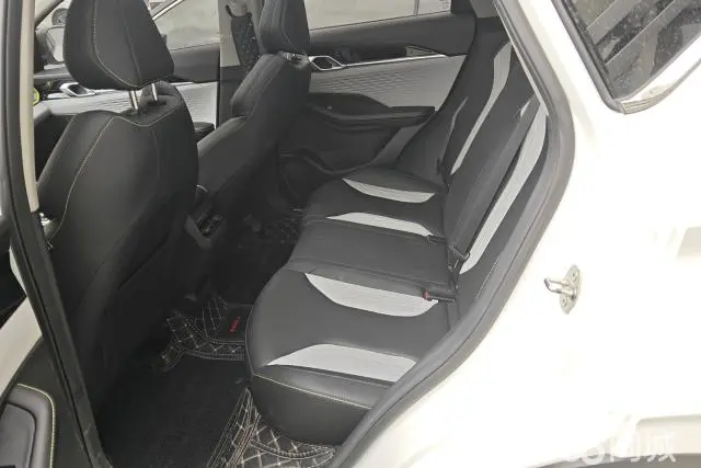 GEELY Coolray 2024 immagine di auto #11