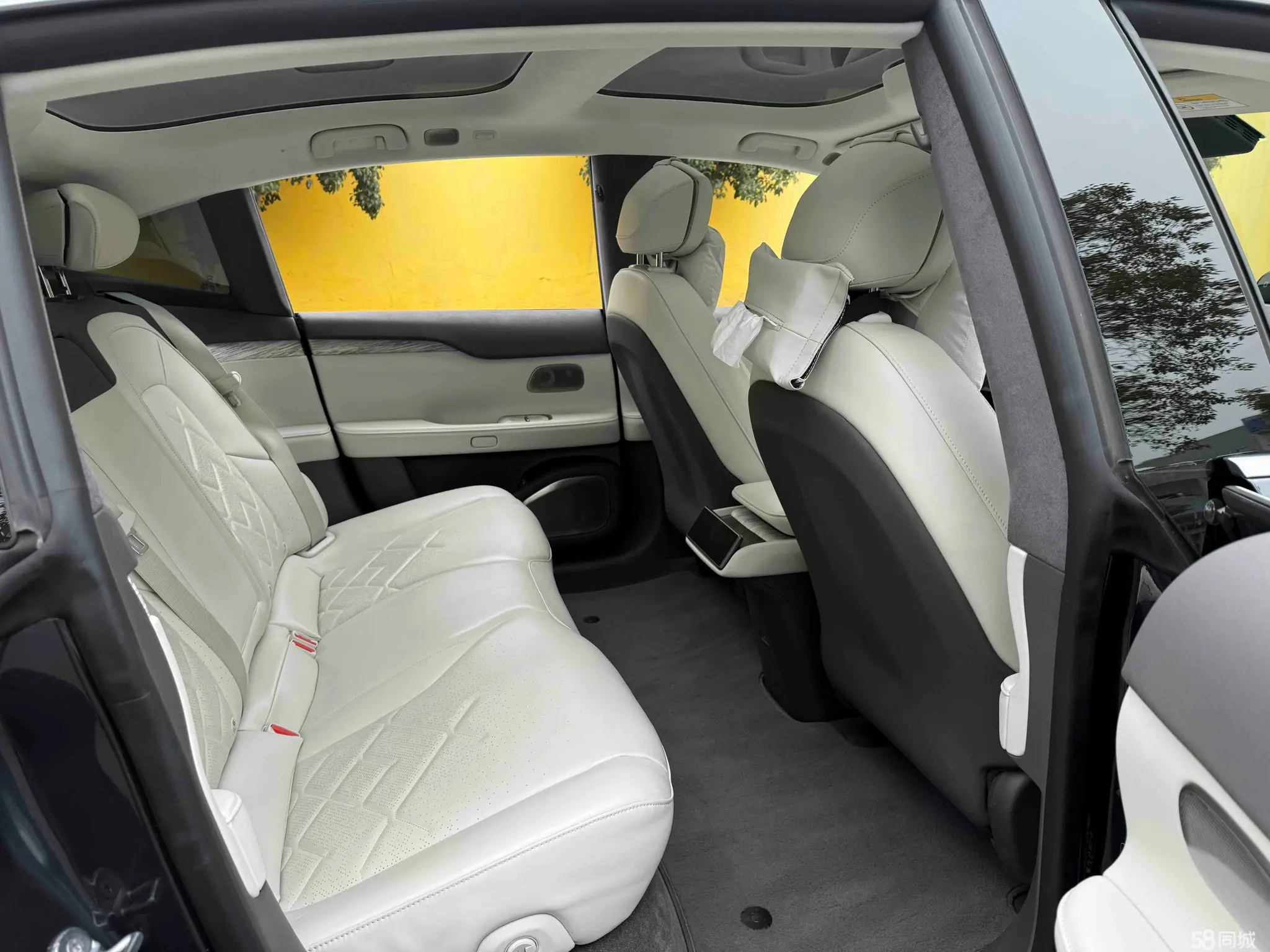 NIO ET7 2022 car image #11