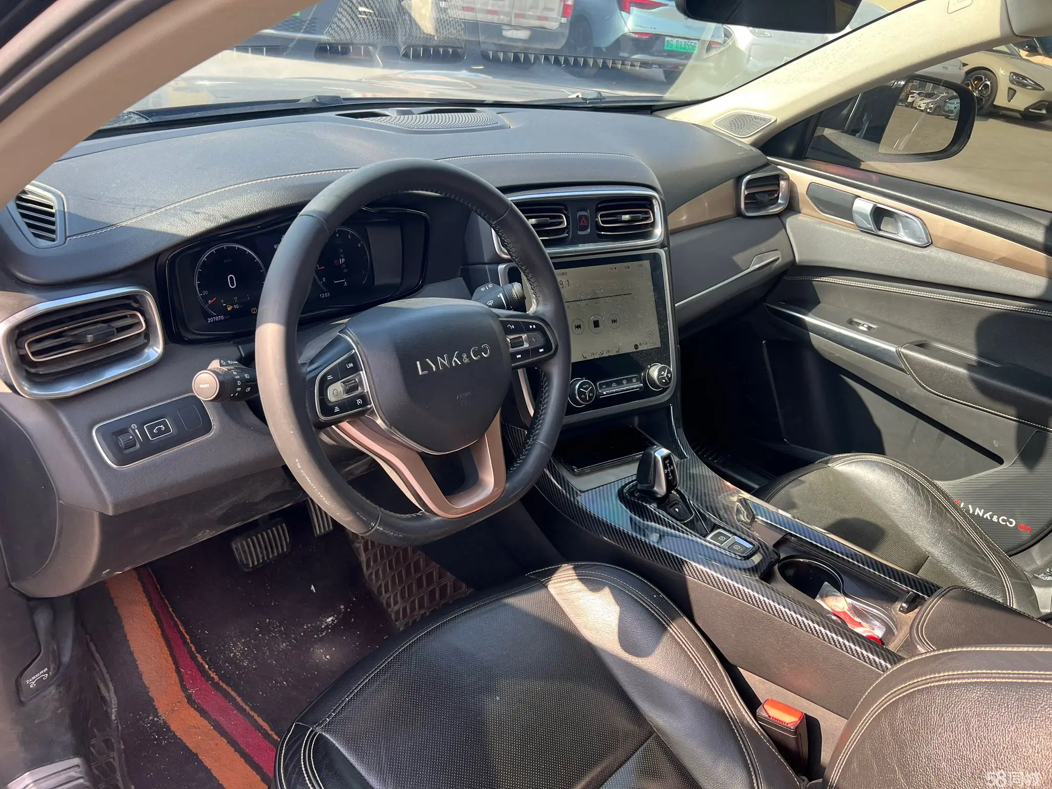 Lynk & Co 01 2018 #11 Lynk & Co 01 2018 car image #11