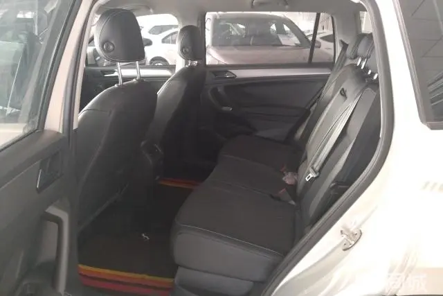 Volkswagen Tiguan L 2021 immagine di auto #11