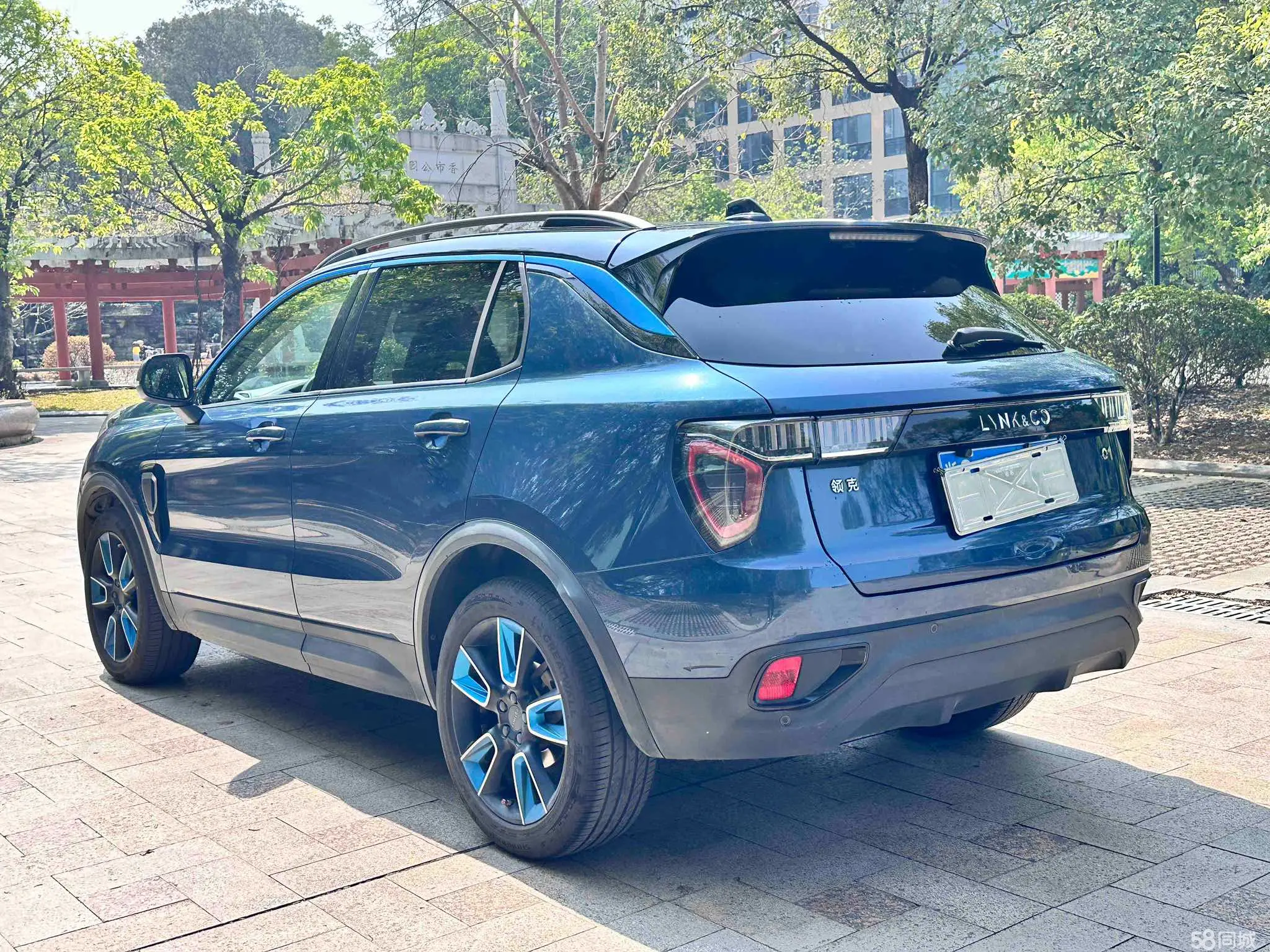 Lynk & Co 01 2018 #11 Lynk & Co 01 2018 car image #11