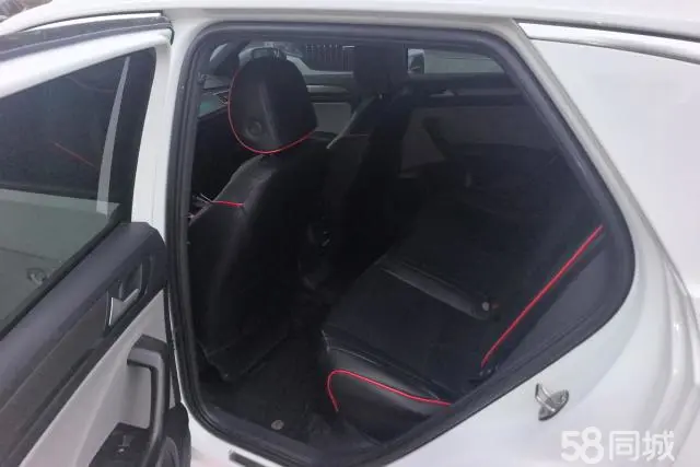 Volkswagen T-Roc 2023 car image #11