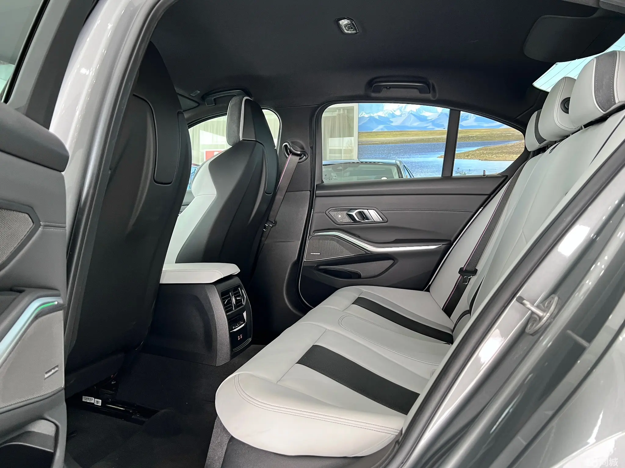 BMW M3 2024 immagine di auto #11