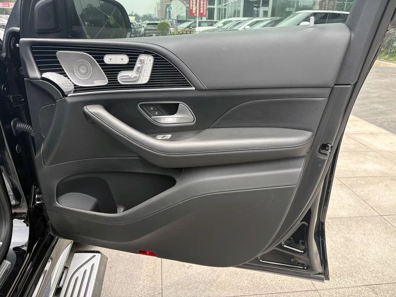 Mercedes-Benz Maybach GLS 2023 imagen de coche #11