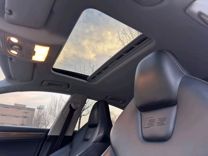 Audi S5 2012 car image #11