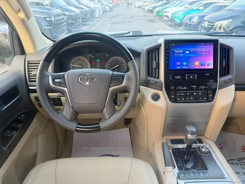 Toyota Land Cruiser 2022 car image #11