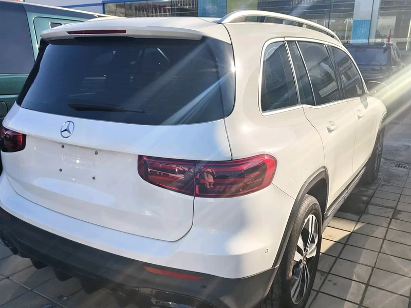 Mercedes-Benz GLB Class 2024 car image #11