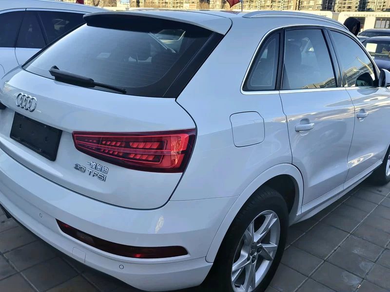 Audi Q3 2018 car image #11