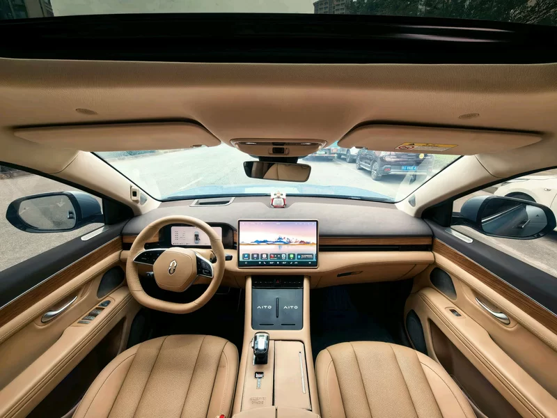 Toyota RAV4 2023 car image #11