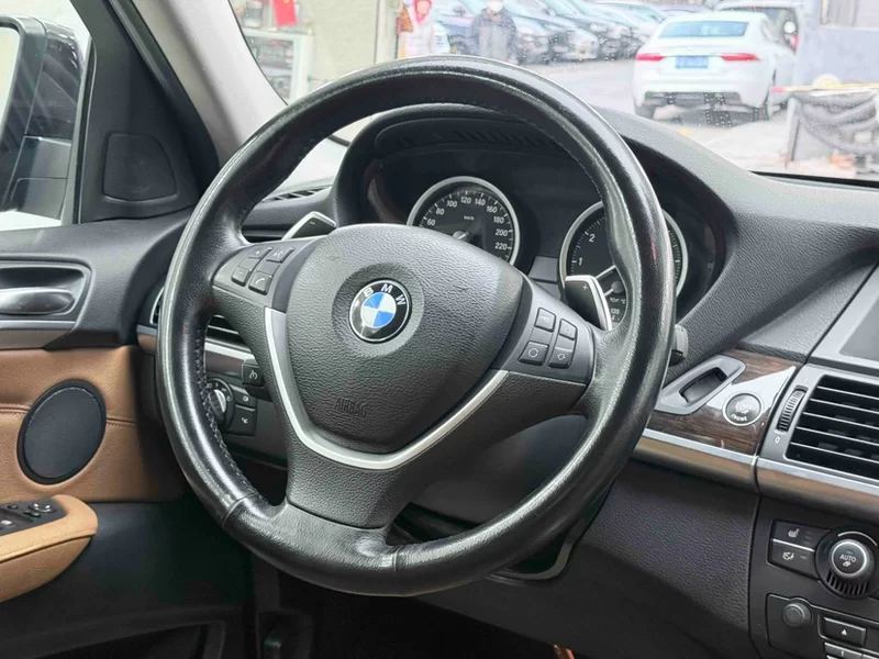 BMW X6 2012 изображение автомобиля #11