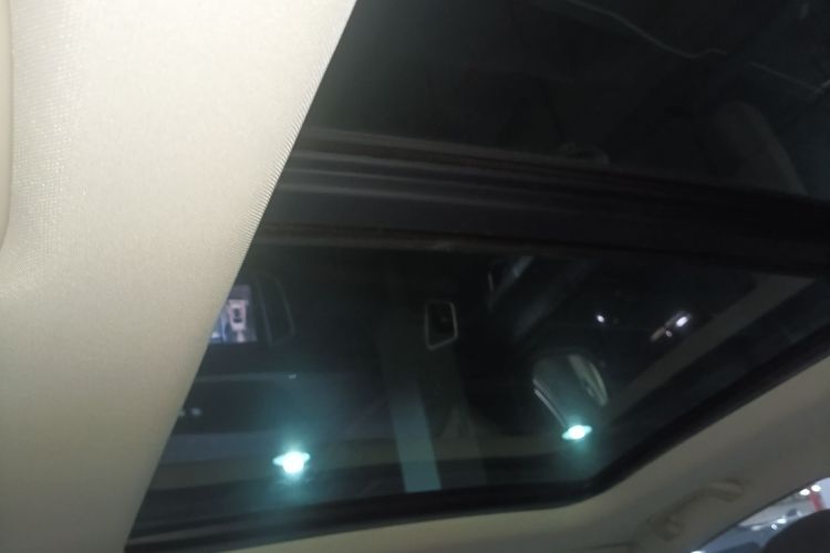 GEELY Vision X6 2019 immagine di auto #18